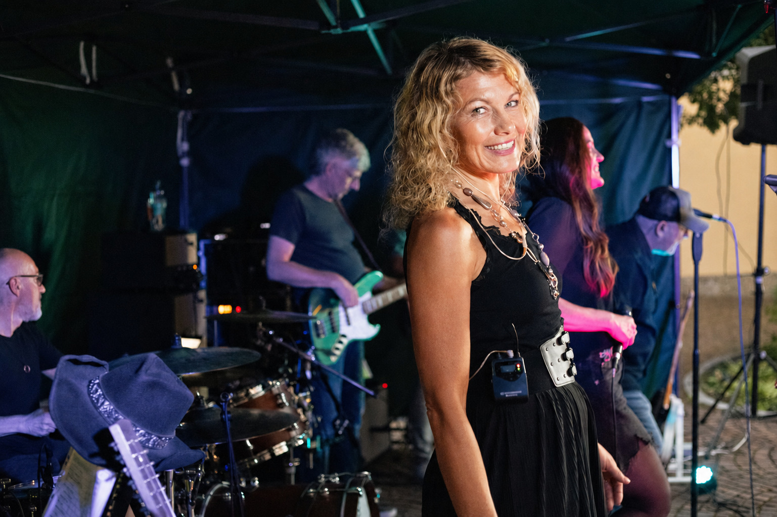 Moni Seidenfuss · Backing Vocals