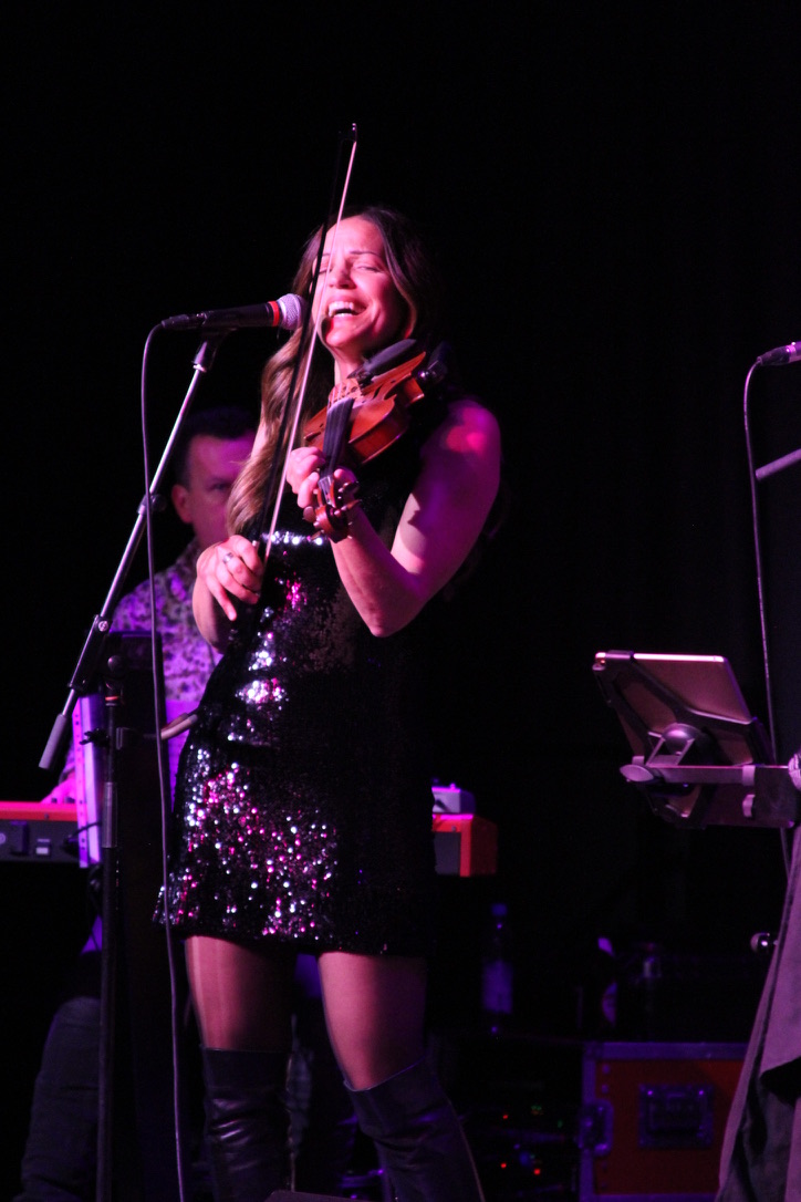 Sandie Blair · Vocals · Fiddle